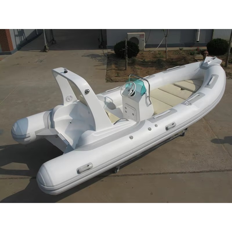 RIB520C 6-Person Center Consol - Outdoor Sports Center บทวิจารณ์และราคา